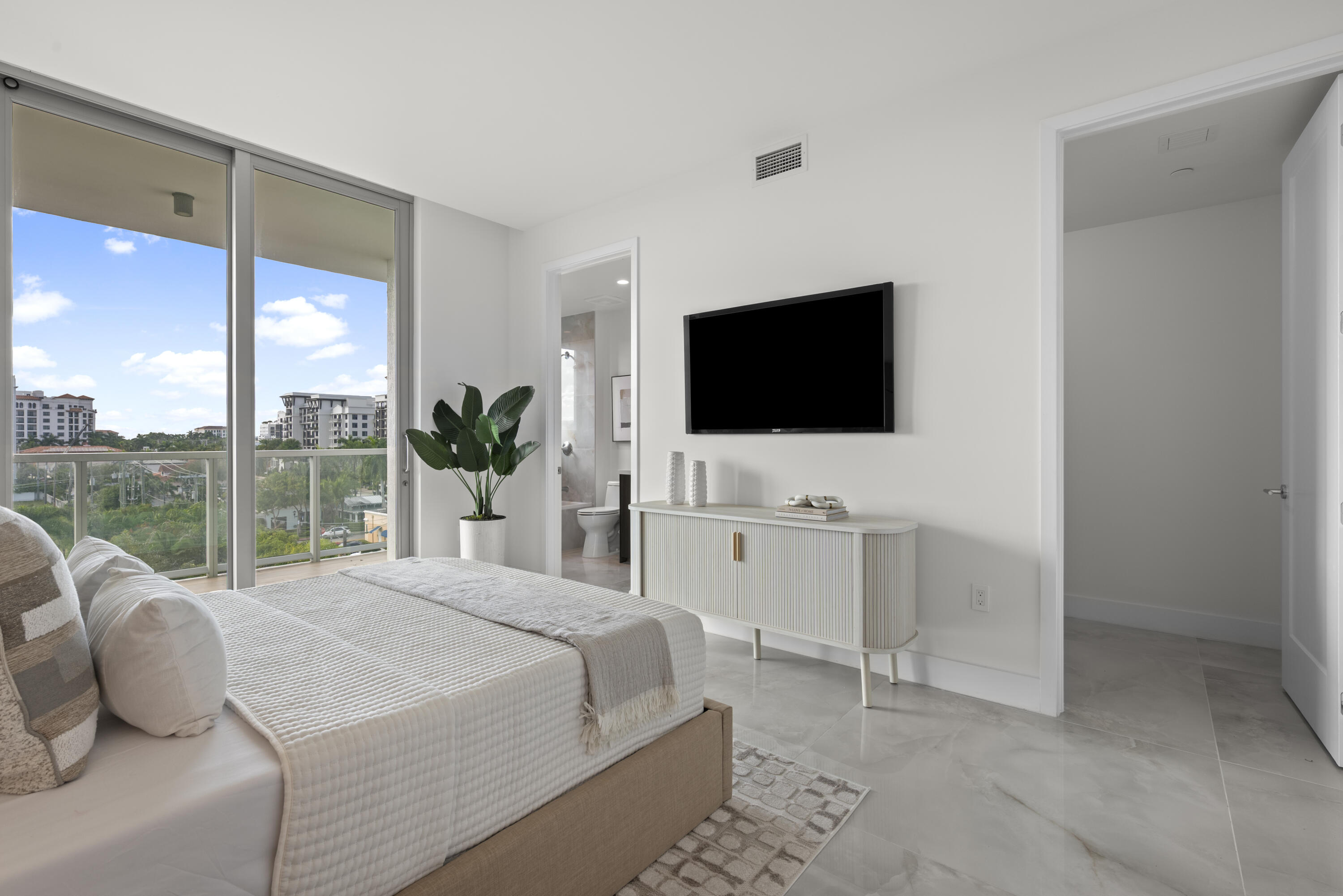 475 E Royal Palm Road 506