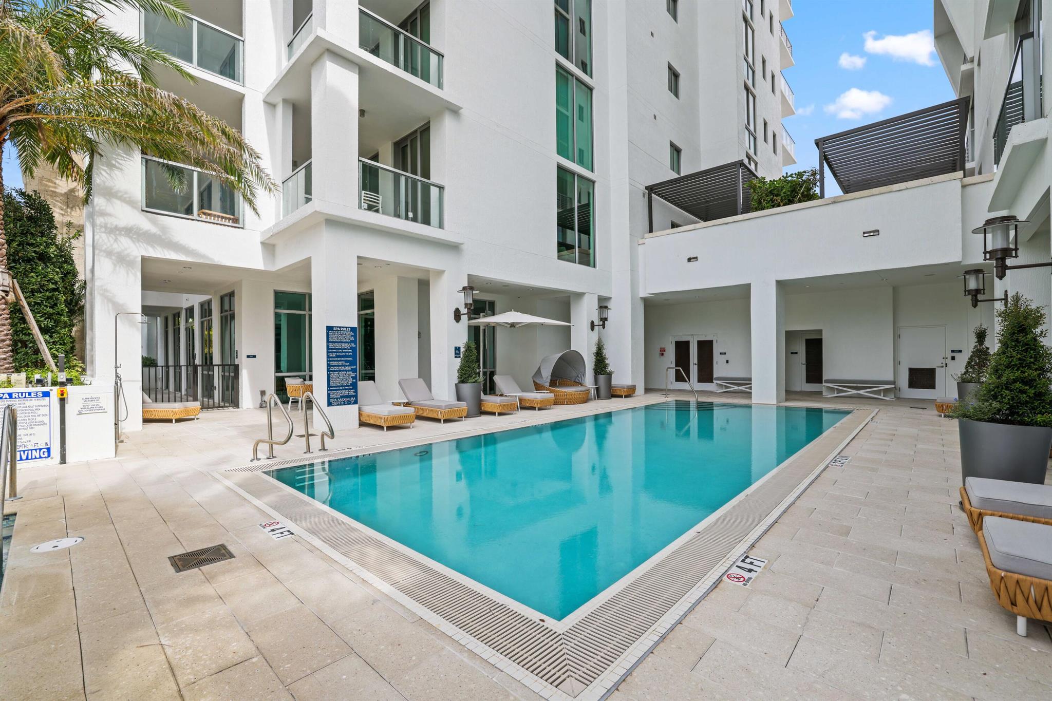 475 E Royal Palm Road 506