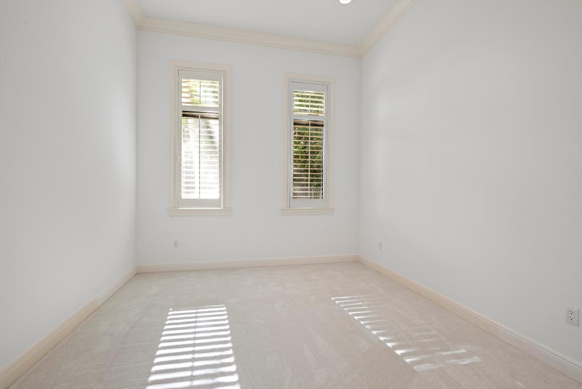 5752 Vintage Oaks Circle