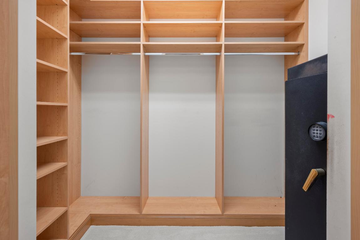 5752 Vintage Oaks Circle