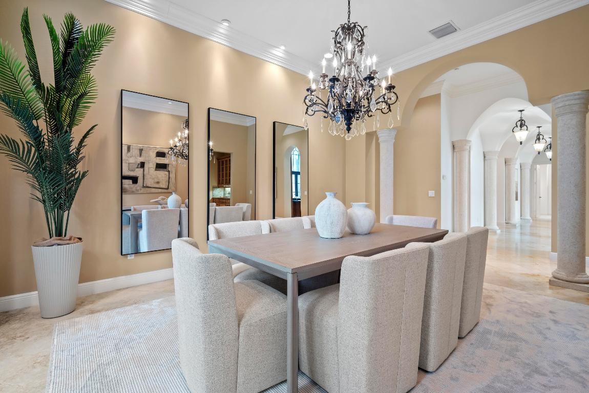 5752 Vintage Oaks Circle