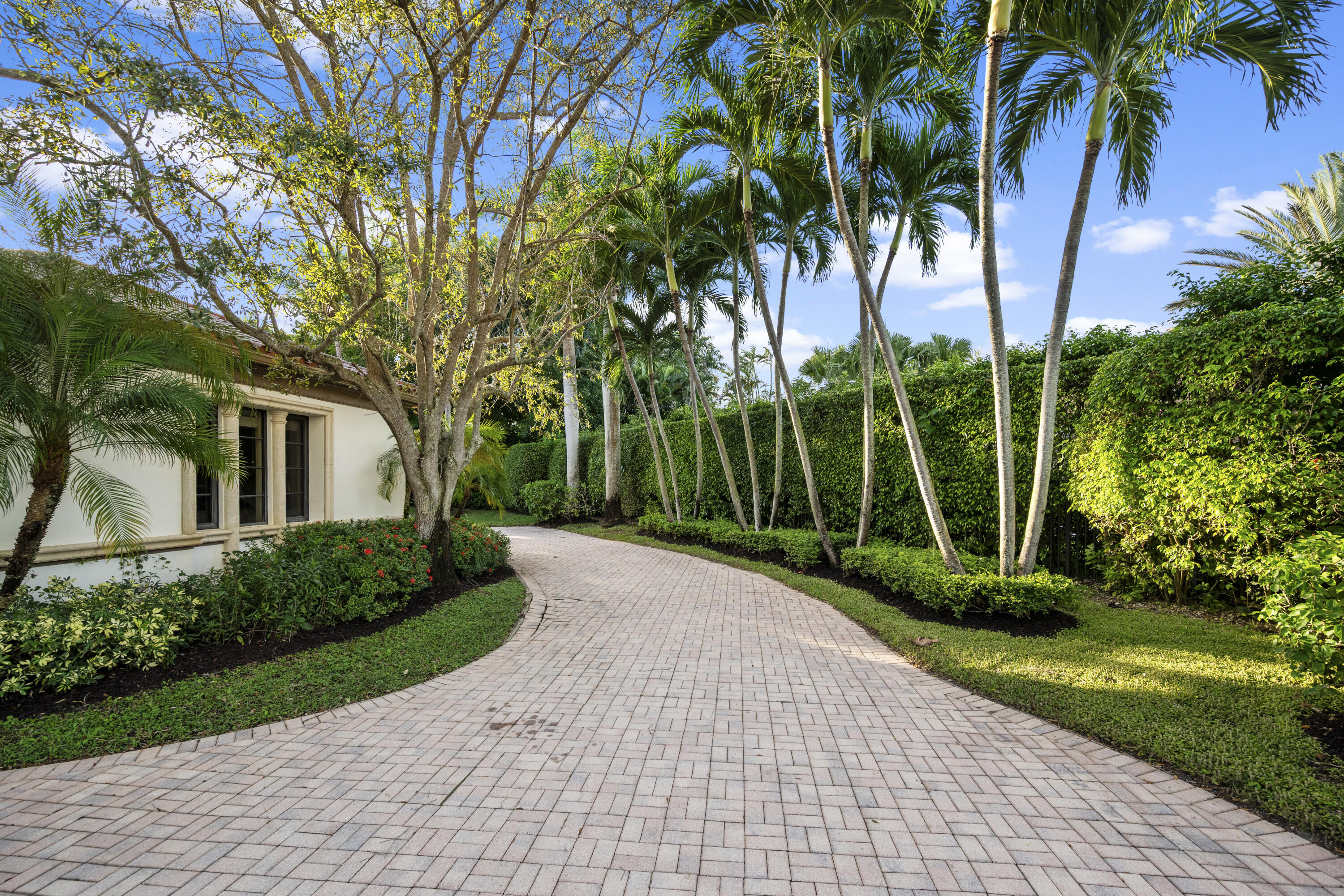 5752 Vintage Oaks Circle