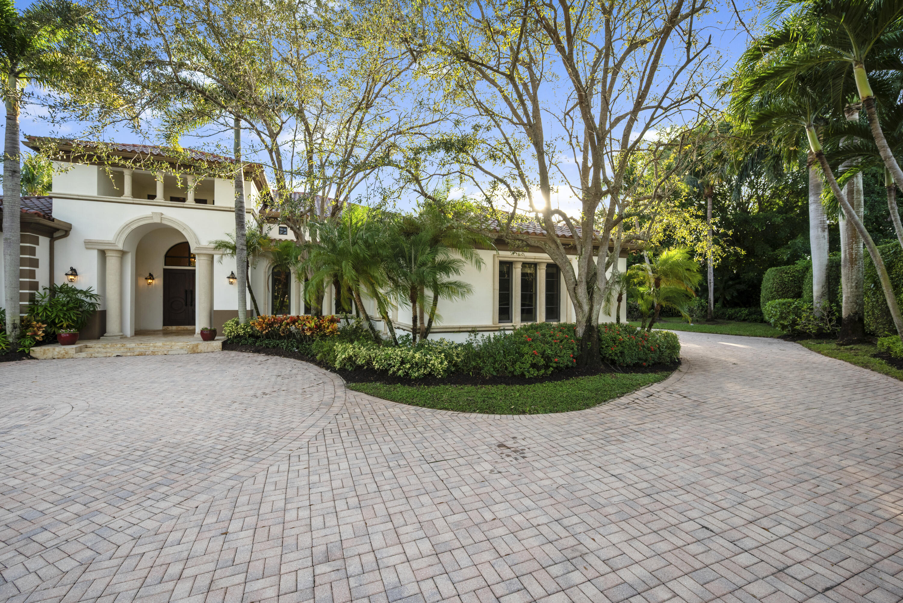 5752 Vintage Oaks Circle