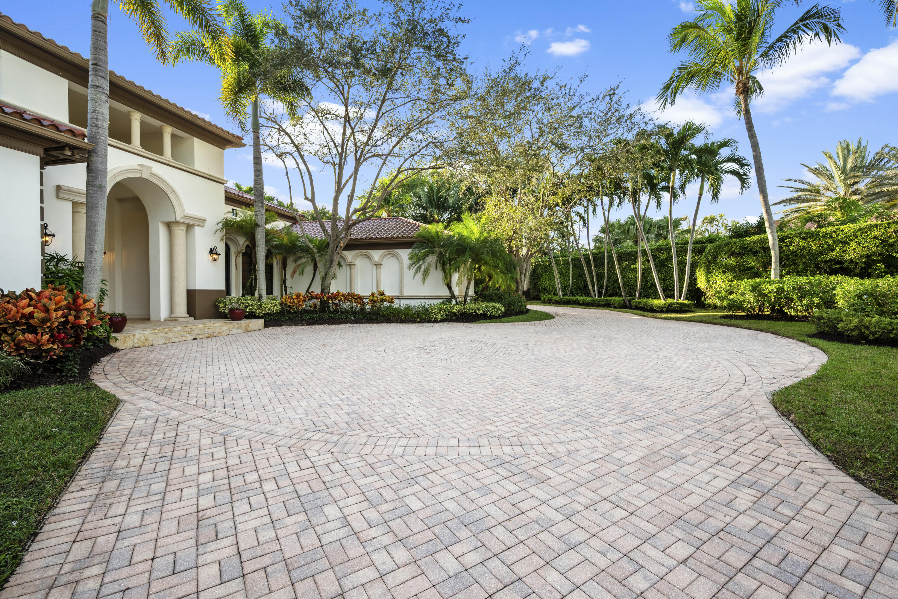 5752 Vintage Oaks Circle