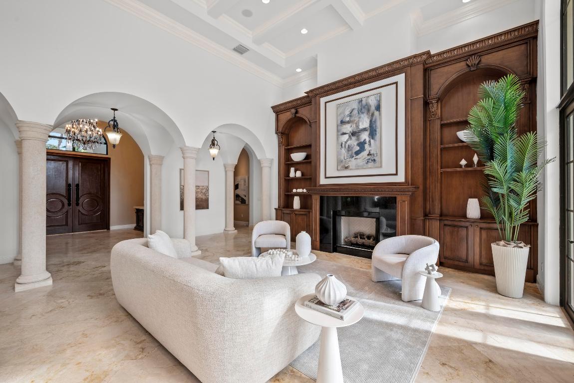 5752 Vintage Oaks Circle