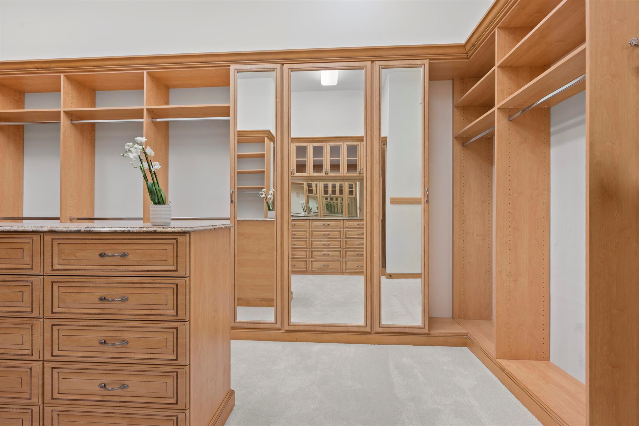 5752 Vintage Oaks Circle