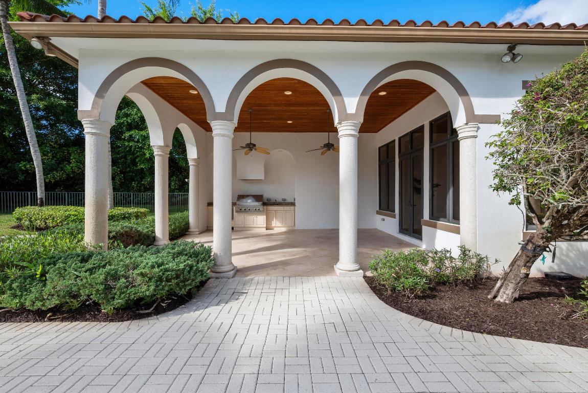 5752 Vintage Oaks Circle