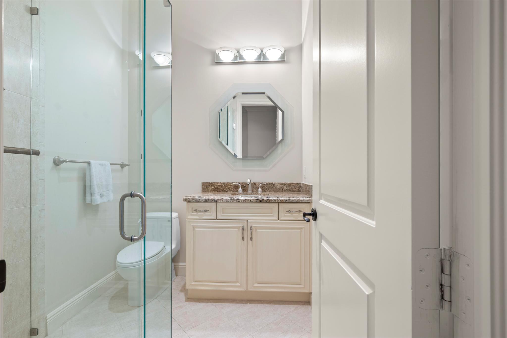 5752 Vintage Oaks Circle