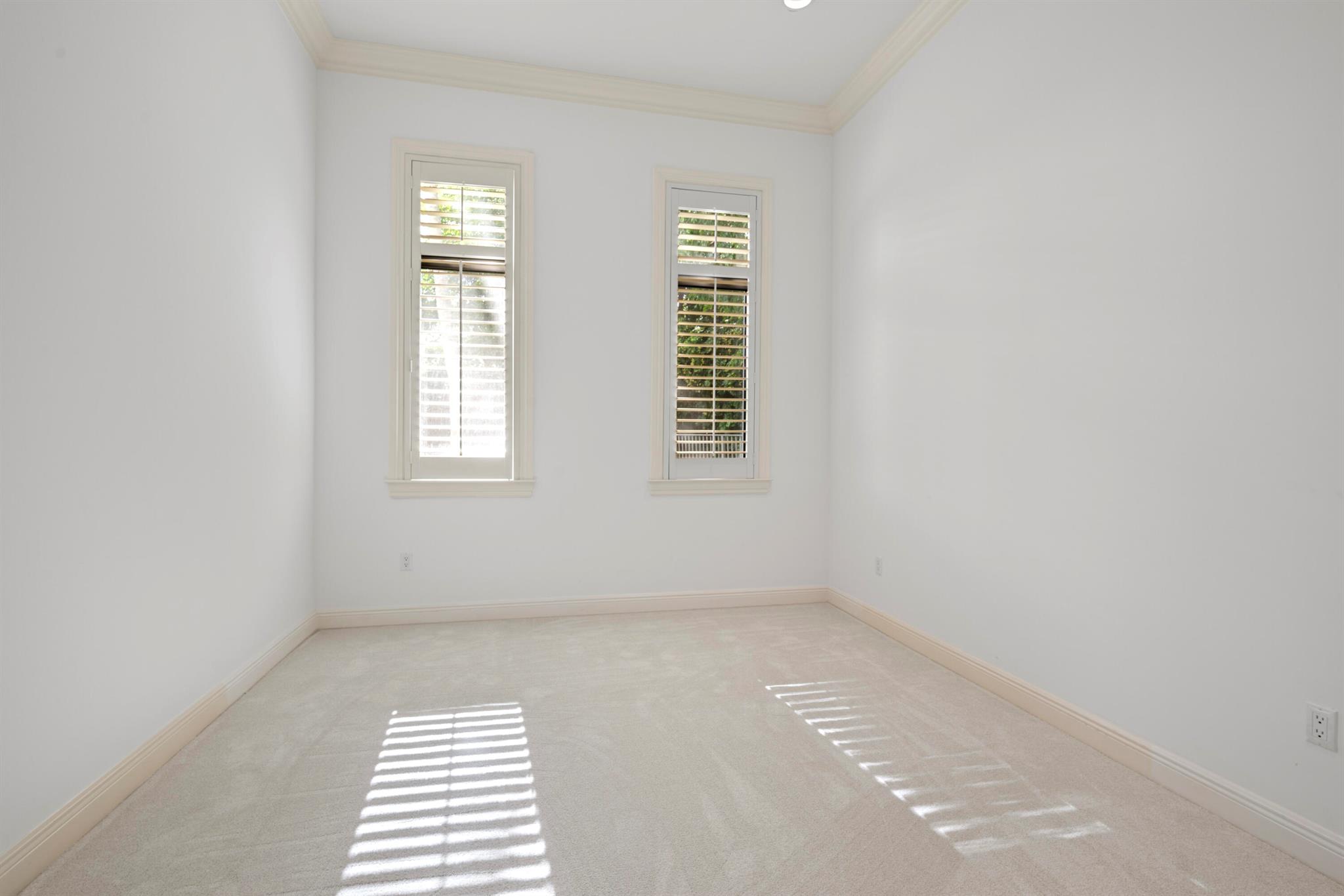 5752 Vintage Oaks Circle