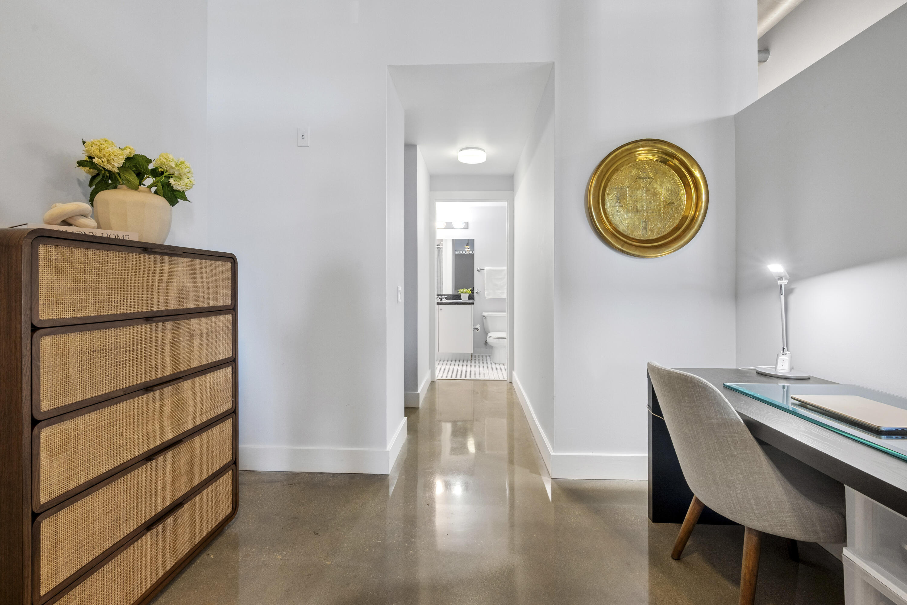 185 NE 4th Avenue 208