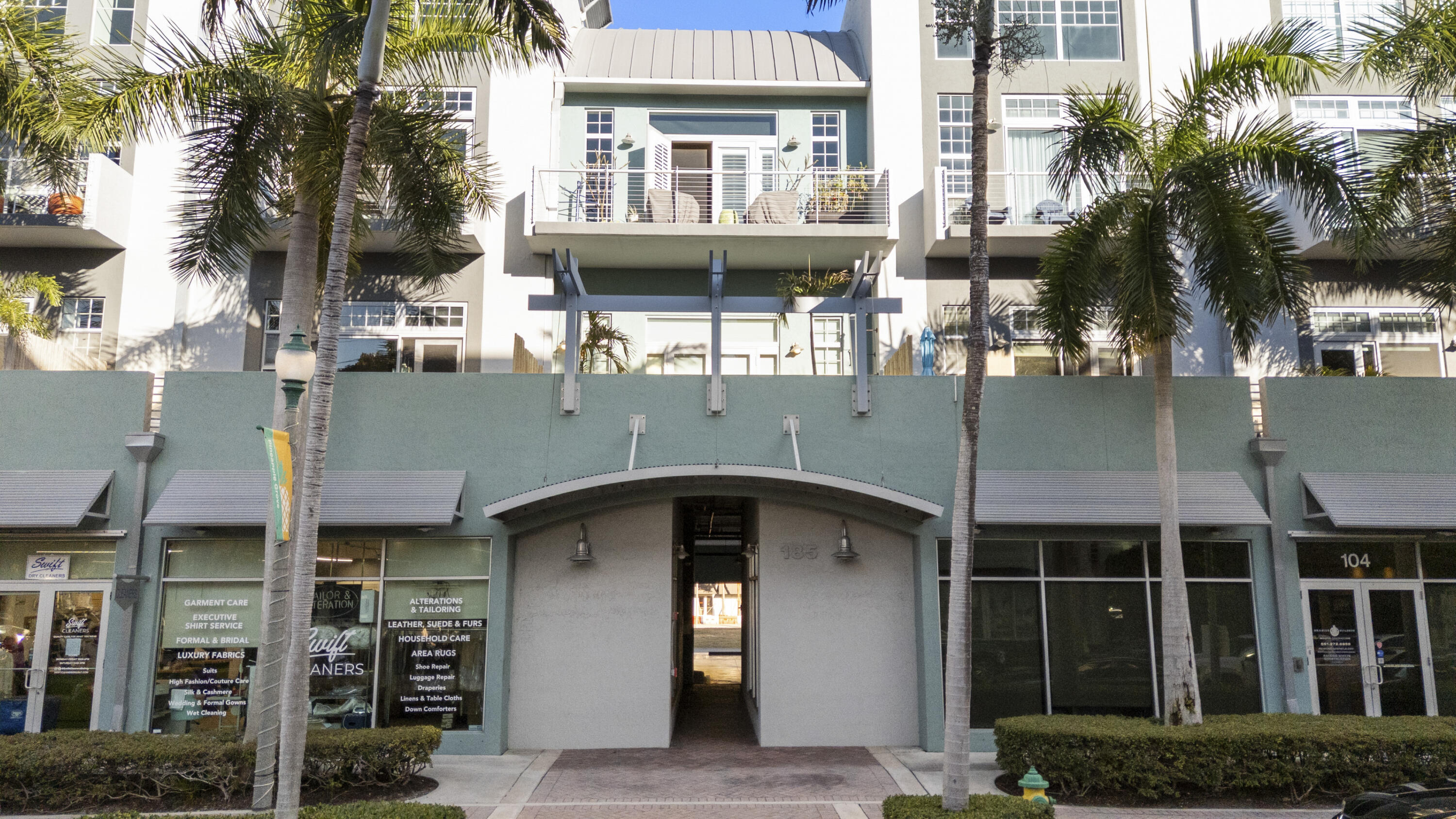 185 NE 4th Avenue 208