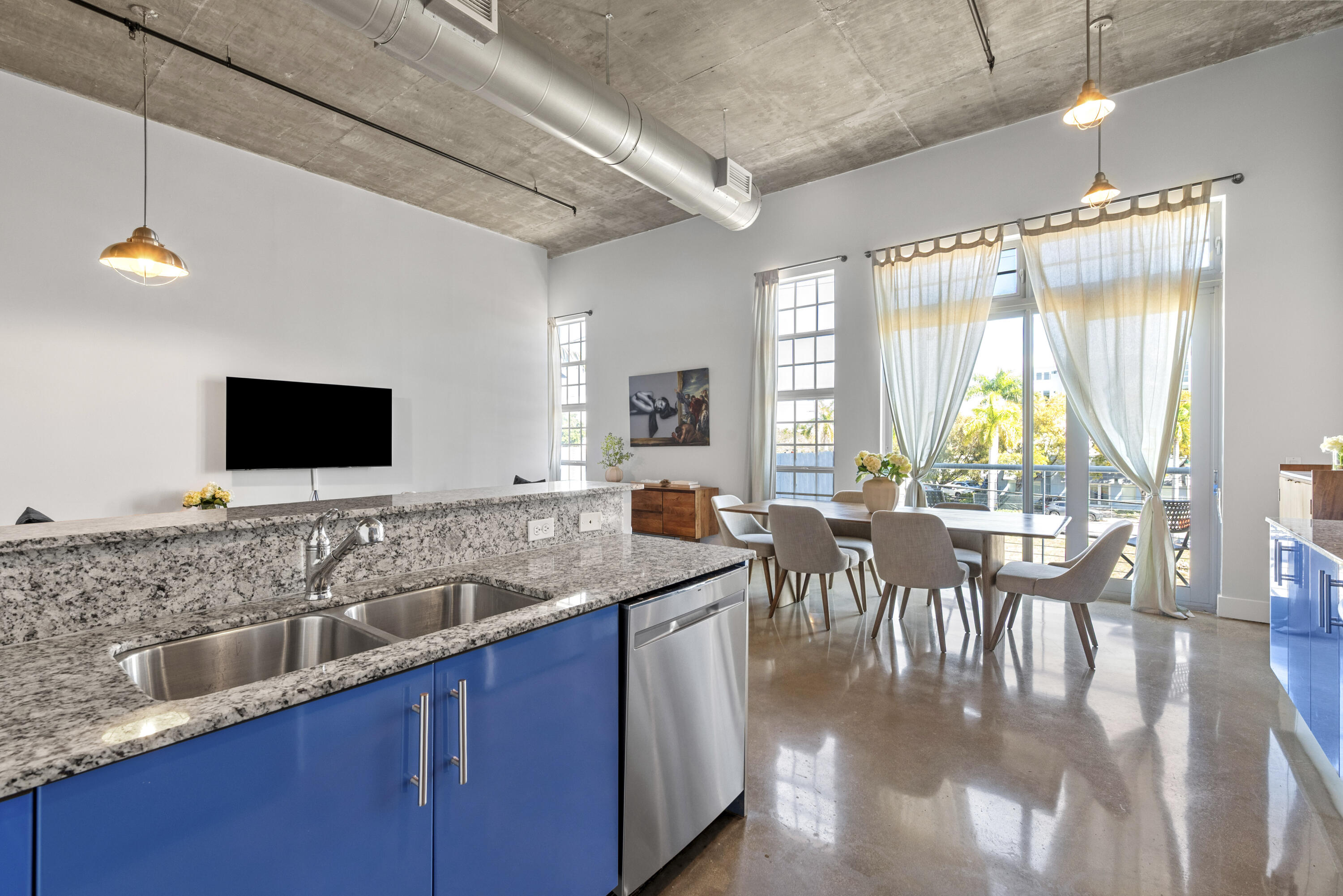 185 NE 4th Avenue 208