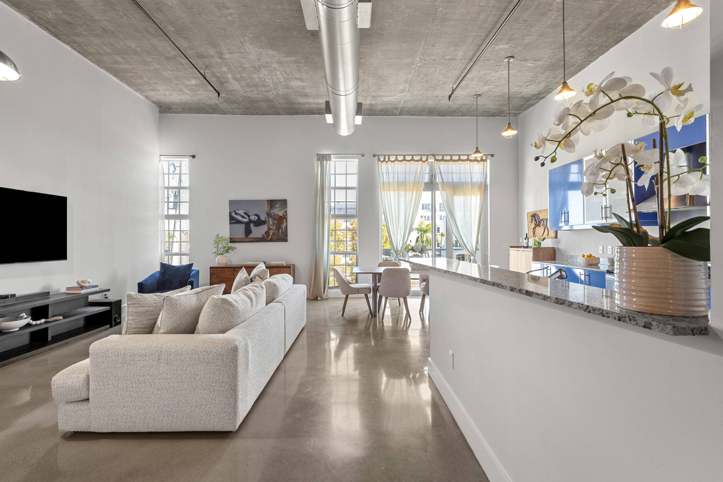 185 NE 4th Avenue 208