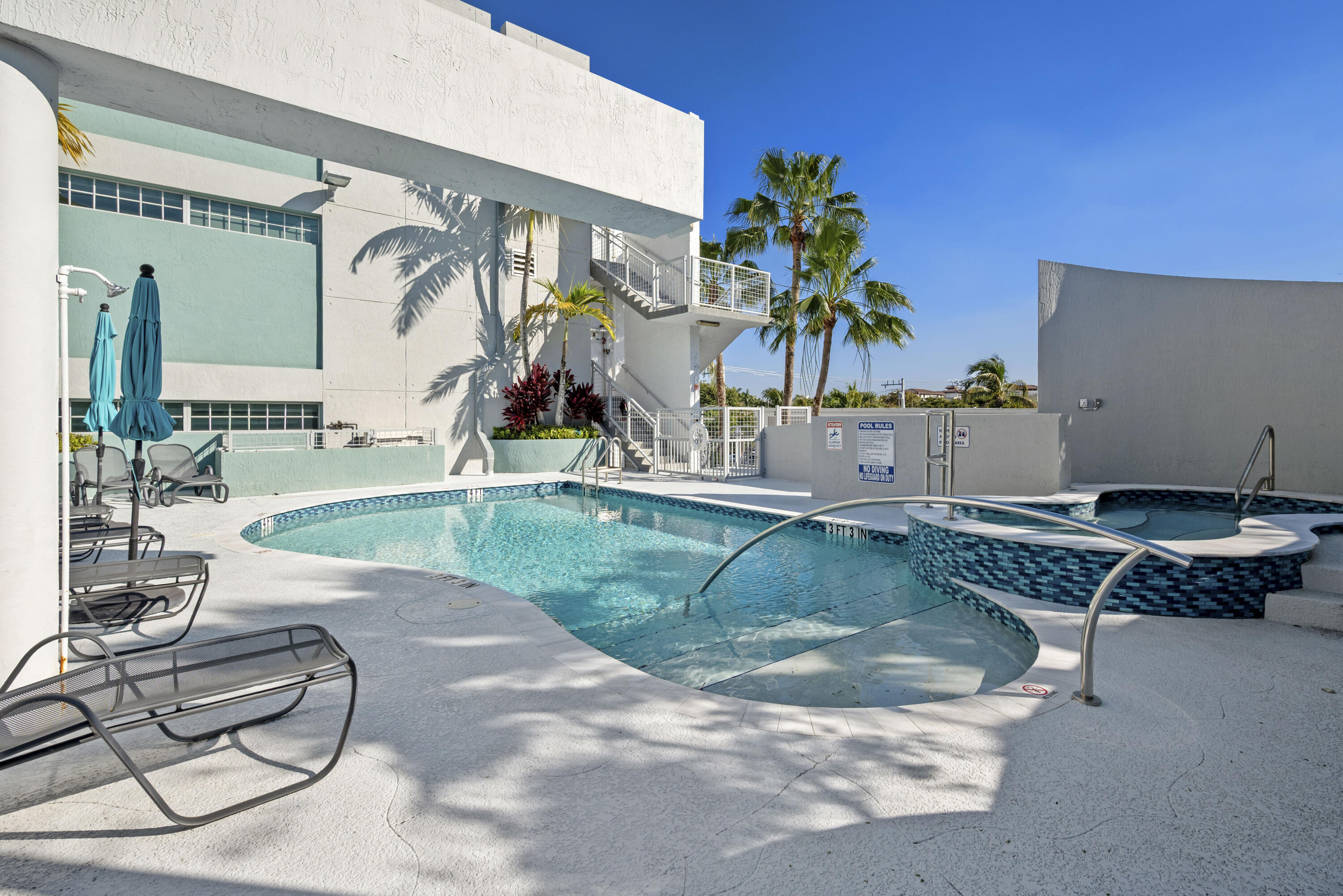 185 NE 4th Avenue 208