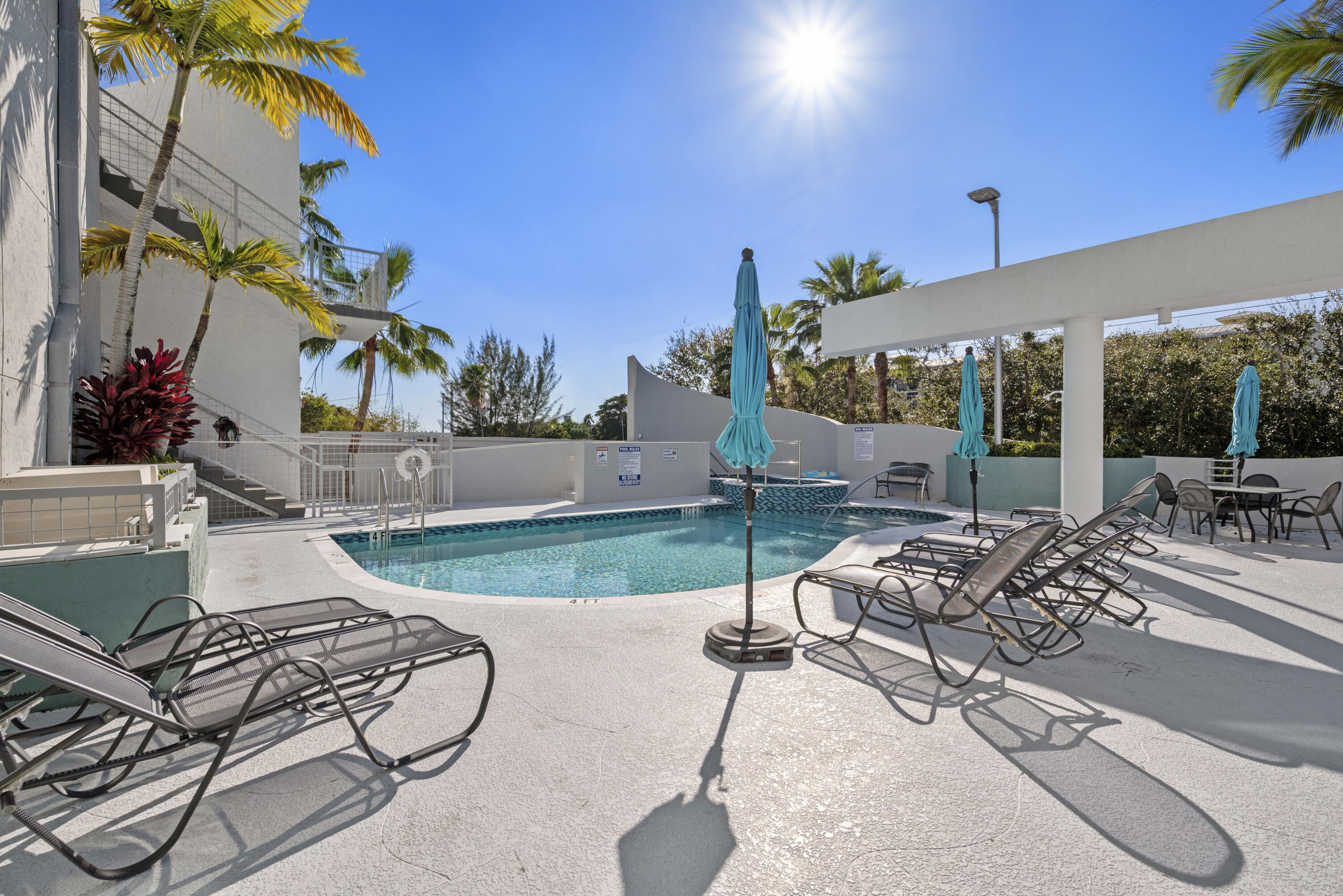 185 NE 4th Avenue 208