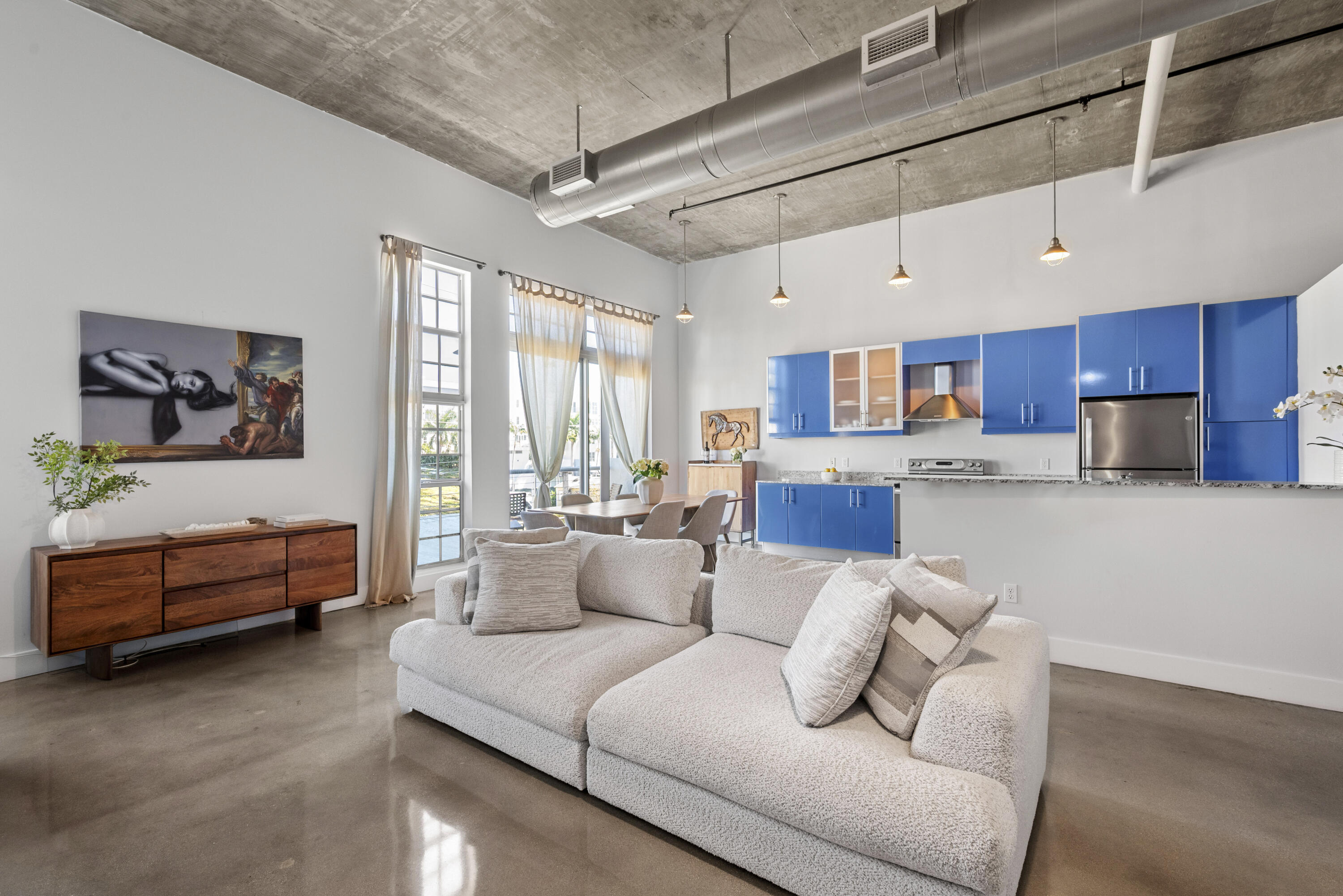 185 NE 4th Avenue 208