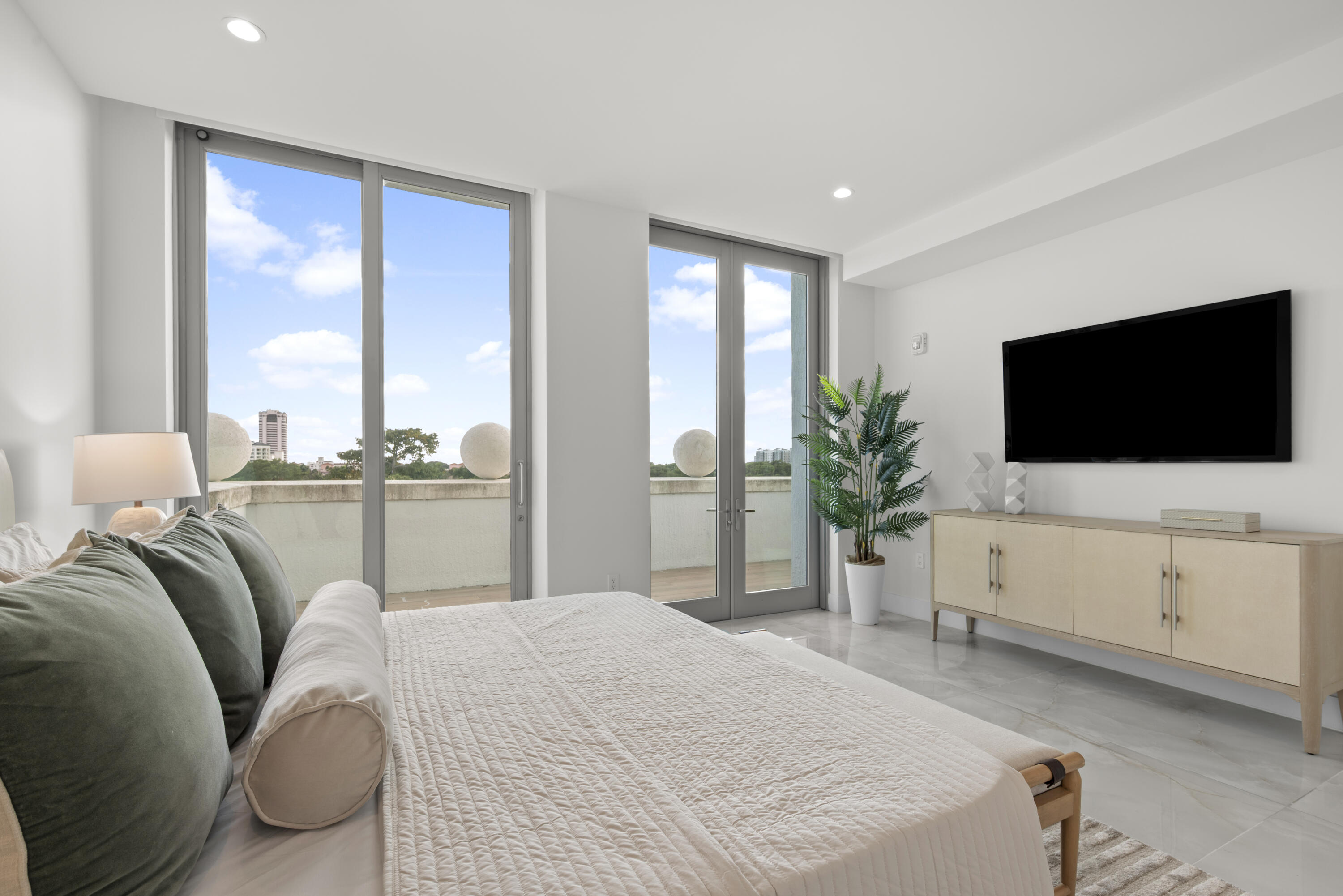 475 E Royal Palm Road 506