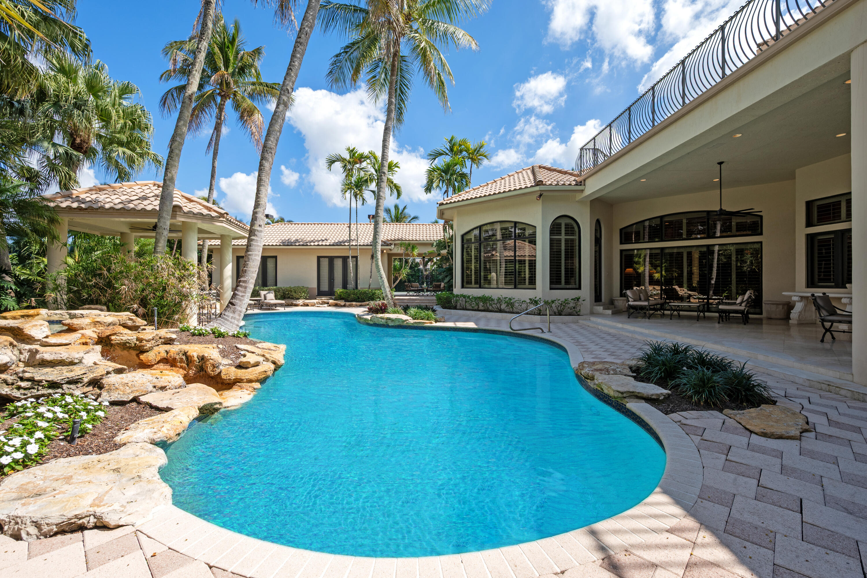 18800 Long Lake Drive