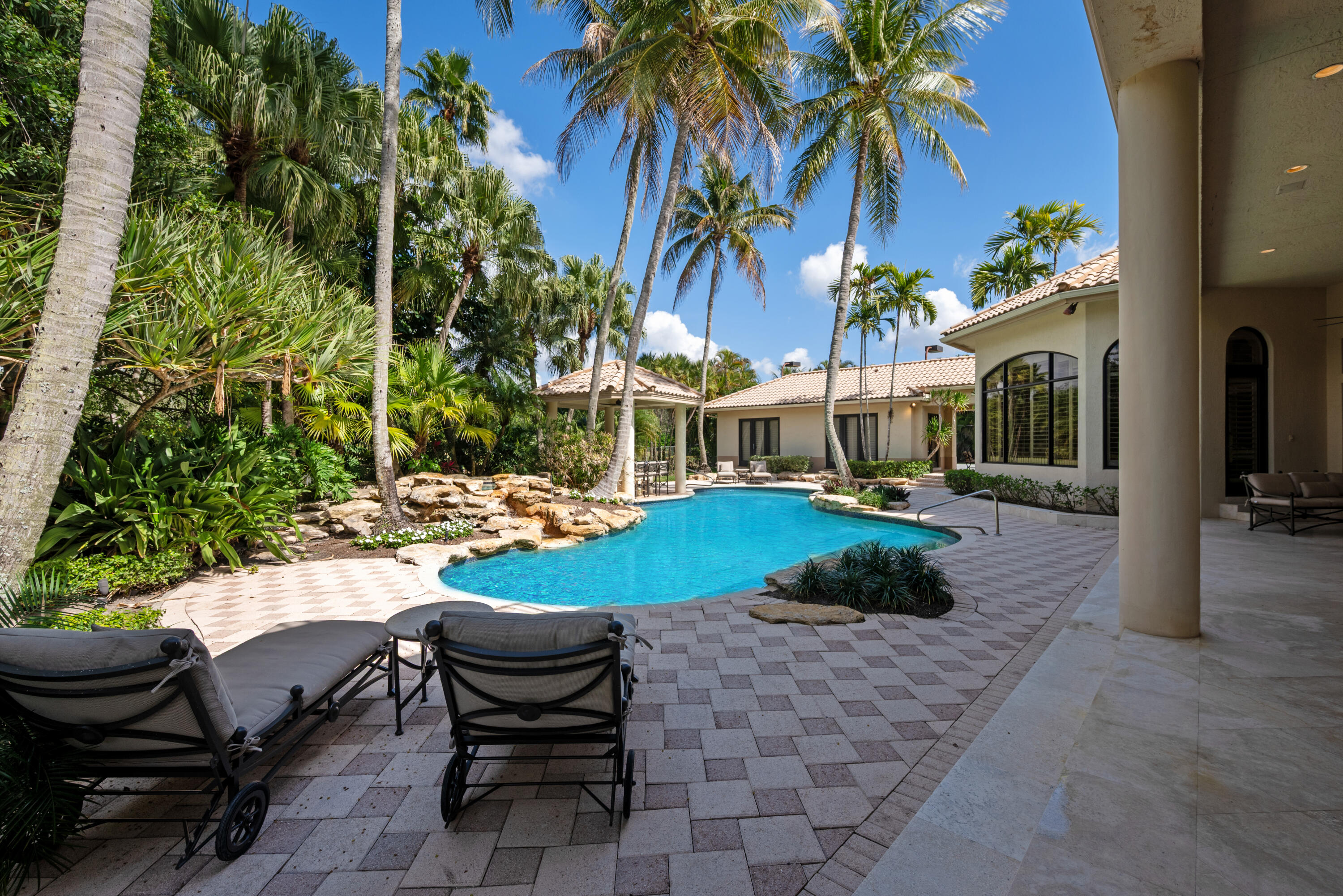 18800 Long Lake Drive