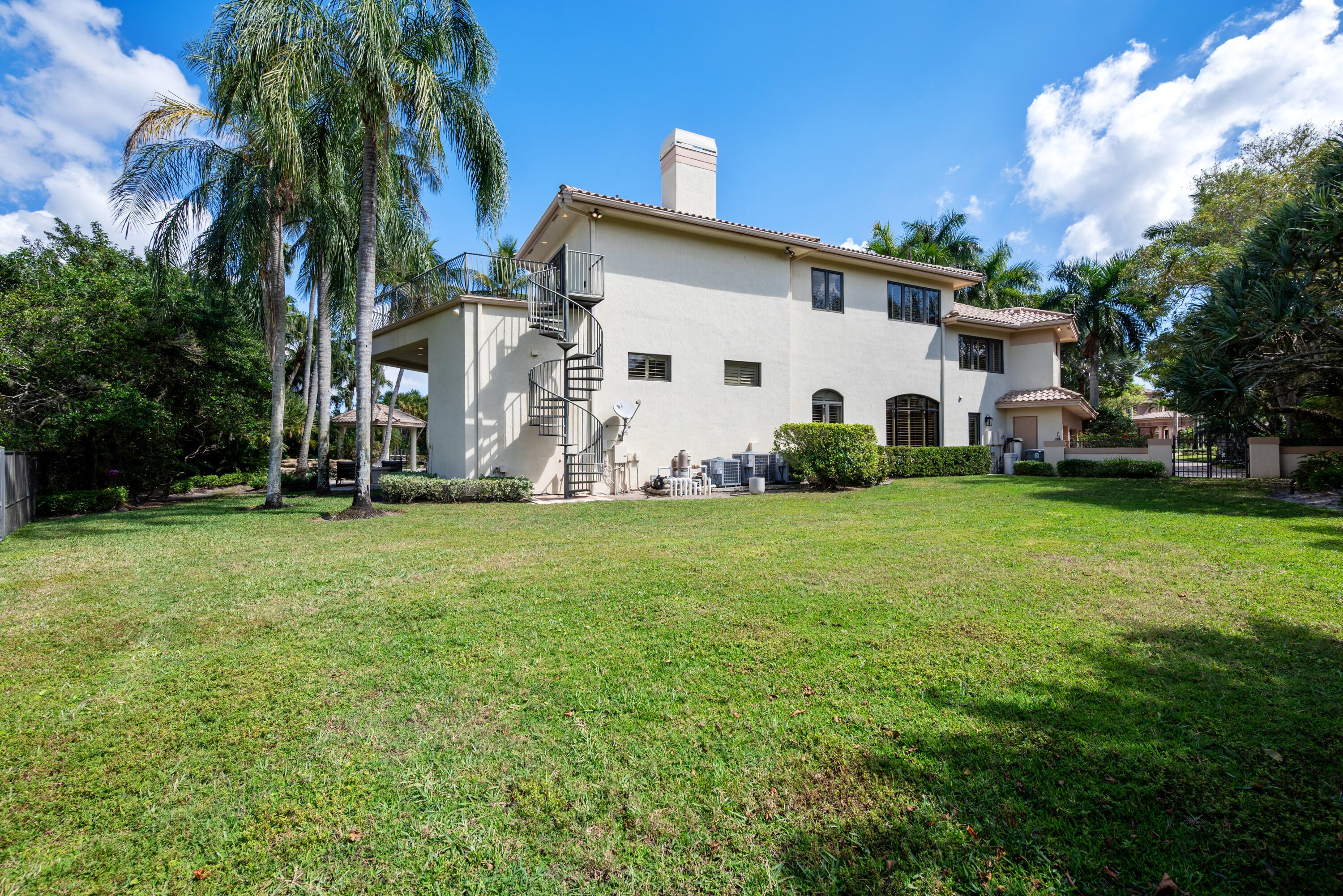 18800 Long Lake Drive