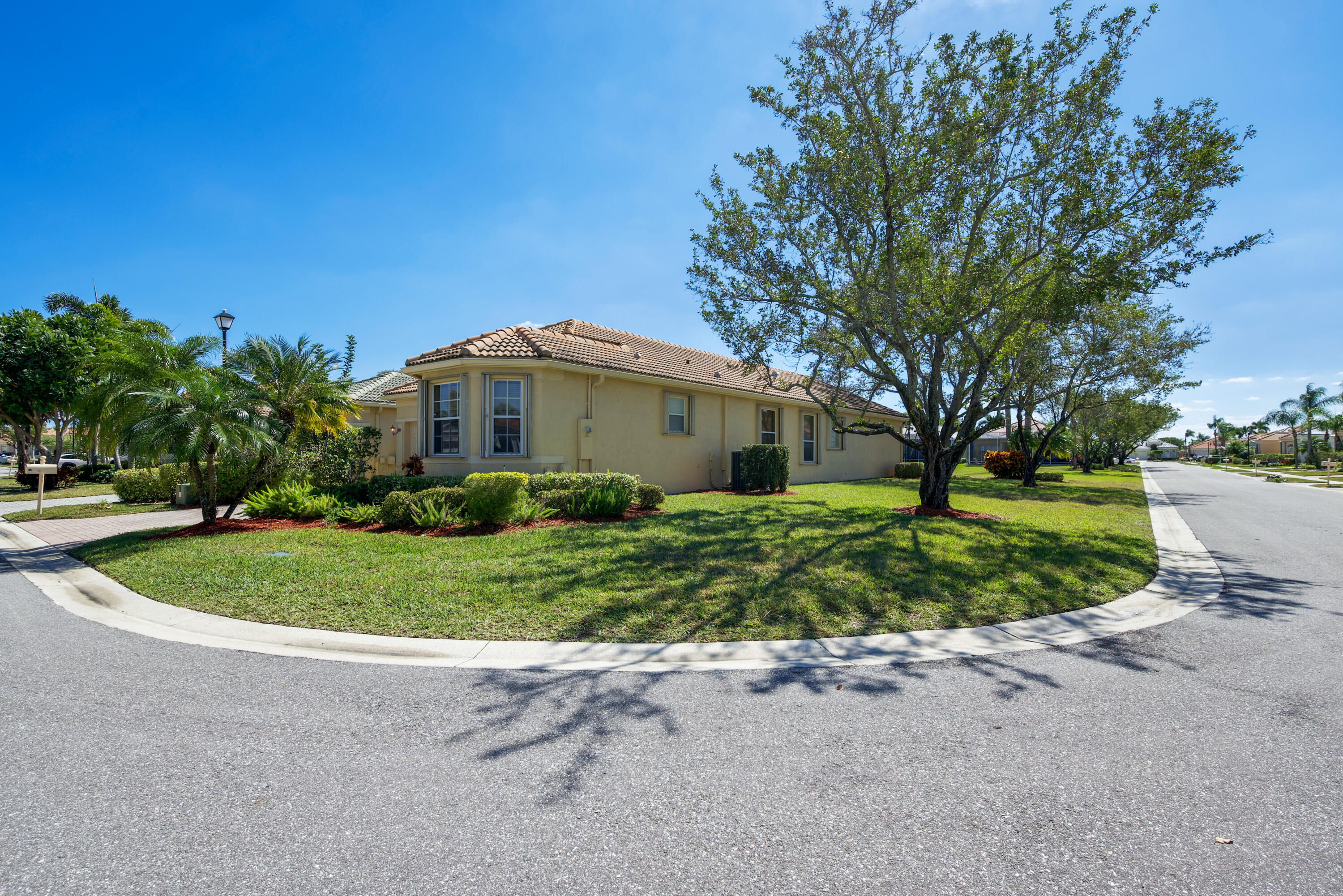 7086 Del Corso Lane