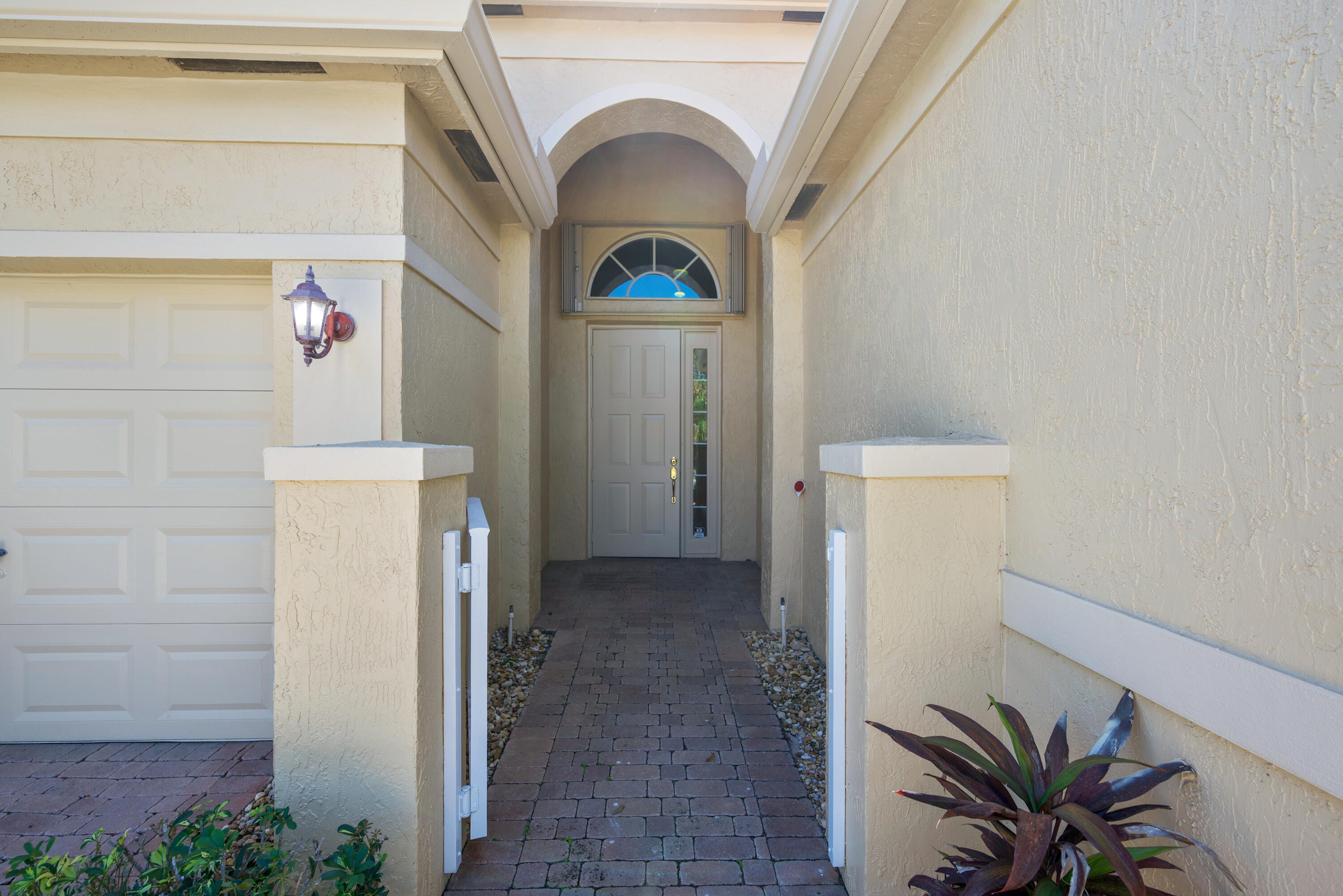 7086 Del Corso Lane