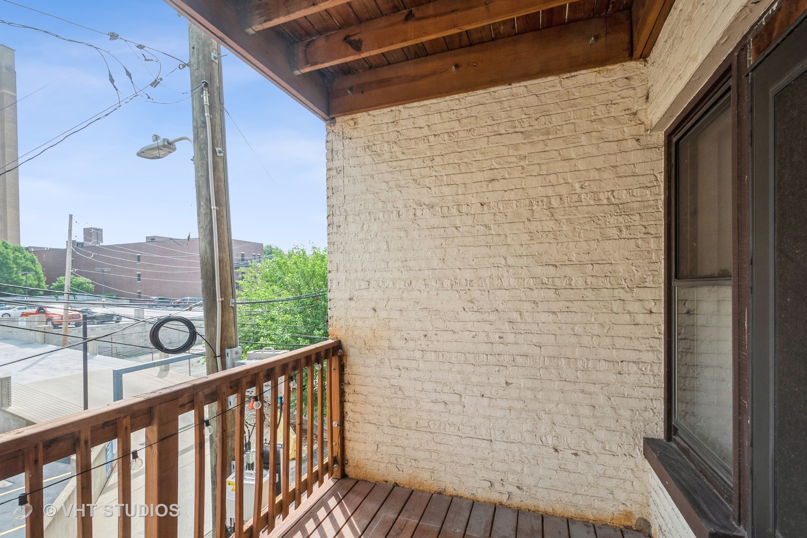 3747 N Pine Grove Avenue Unit: 2