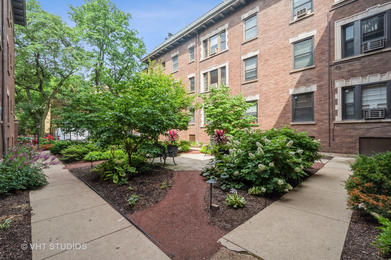 3747 N Pine Grove Avenue Unit: 2
