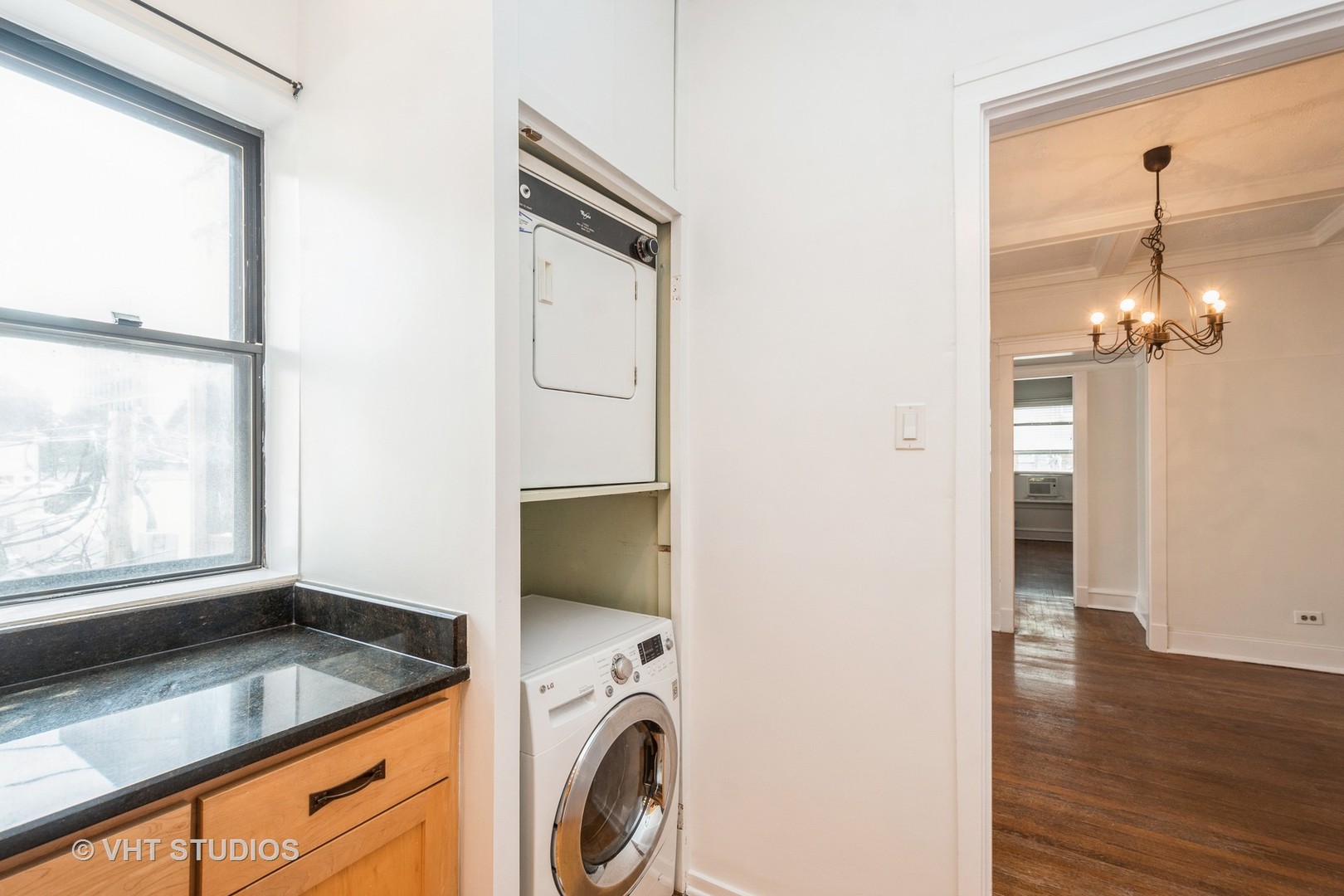 3747 N Pine Grove Avenue Unit: 2