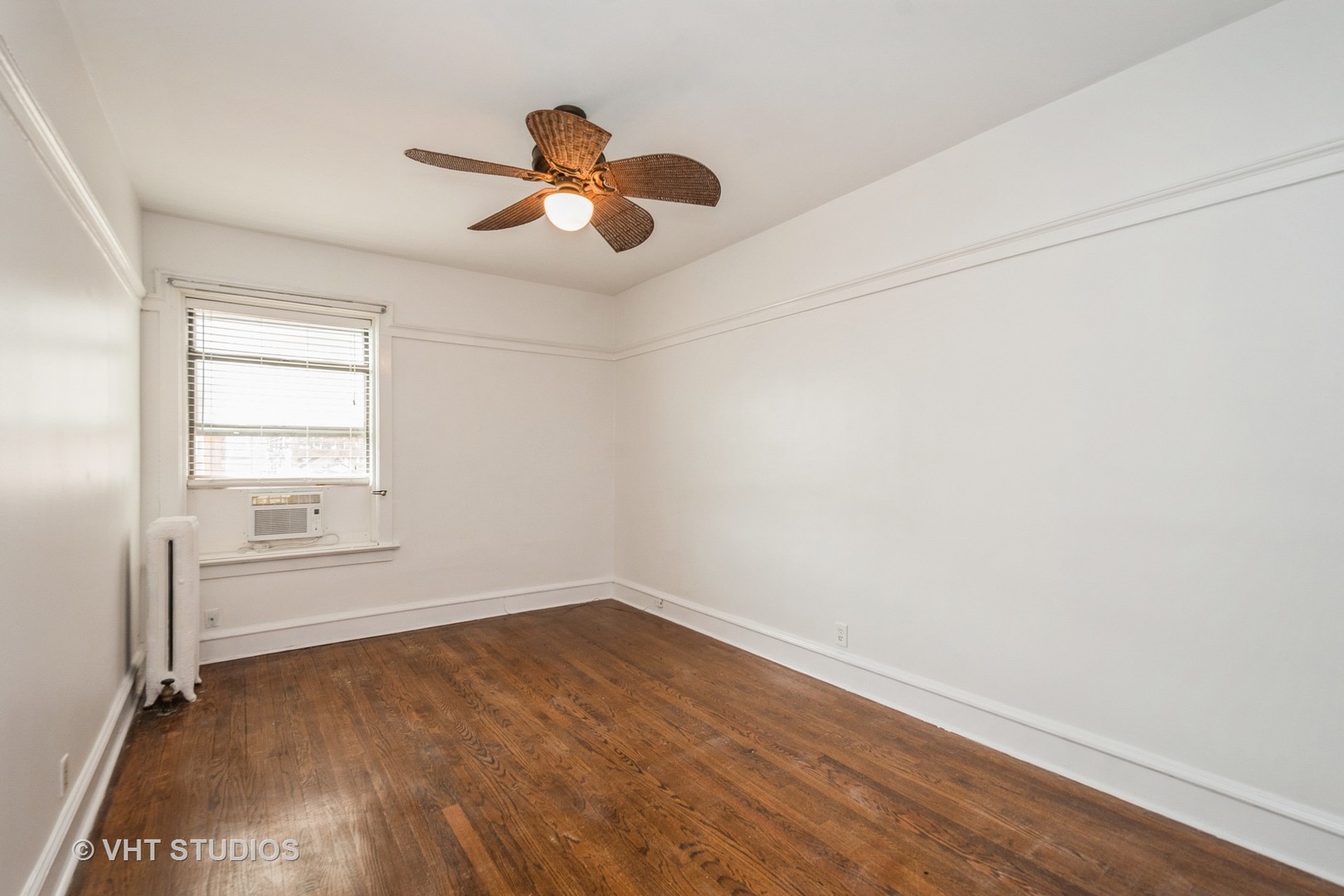 3747 N Pine Grove Avenue Unit: 2