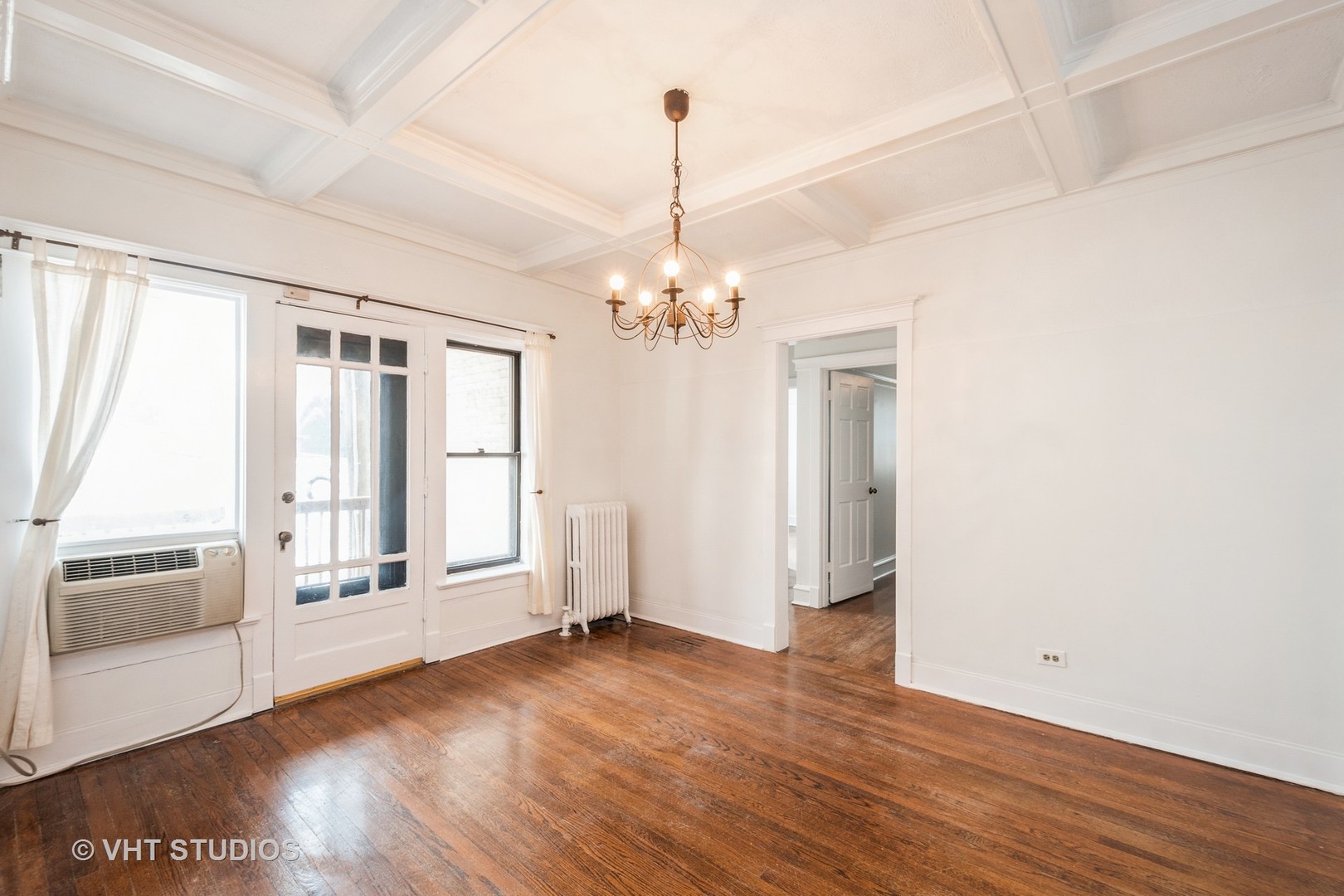 3747 N Pine Grove Avenue Unit: 2