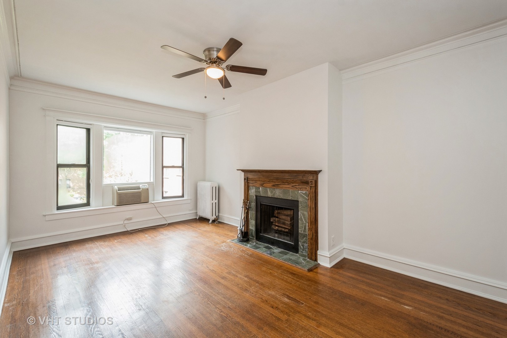 3747 N Pine Grove Avenue Unit: 2