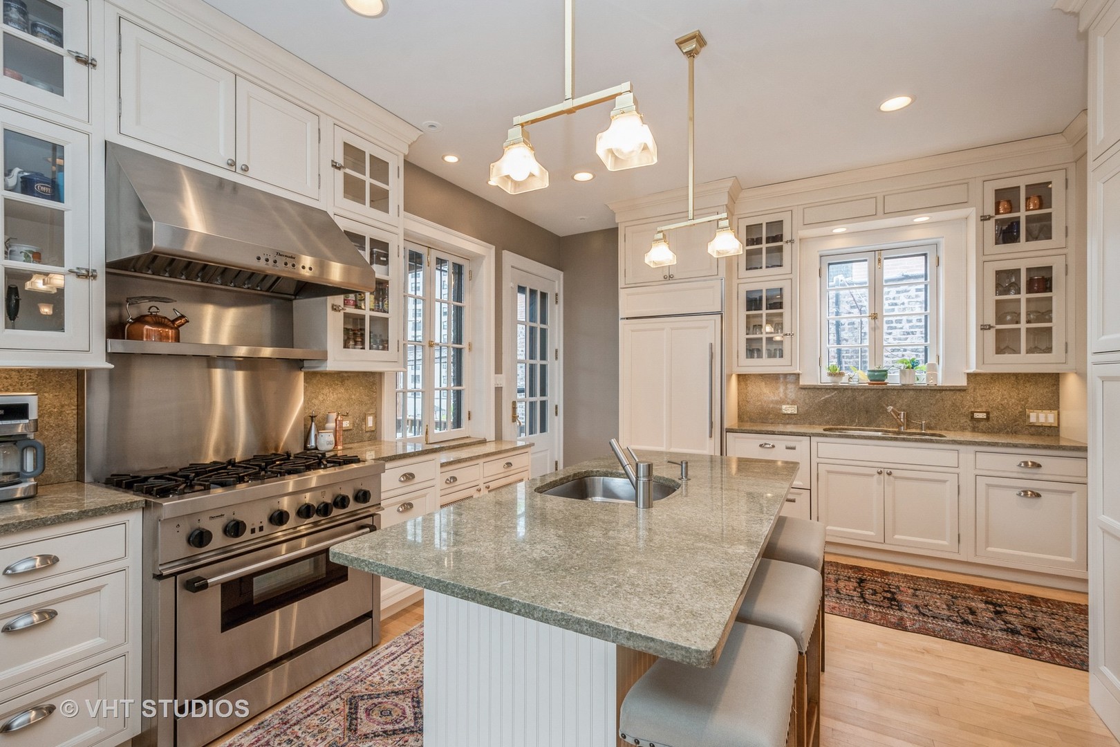 516 W Roscoe Street Unit: 3