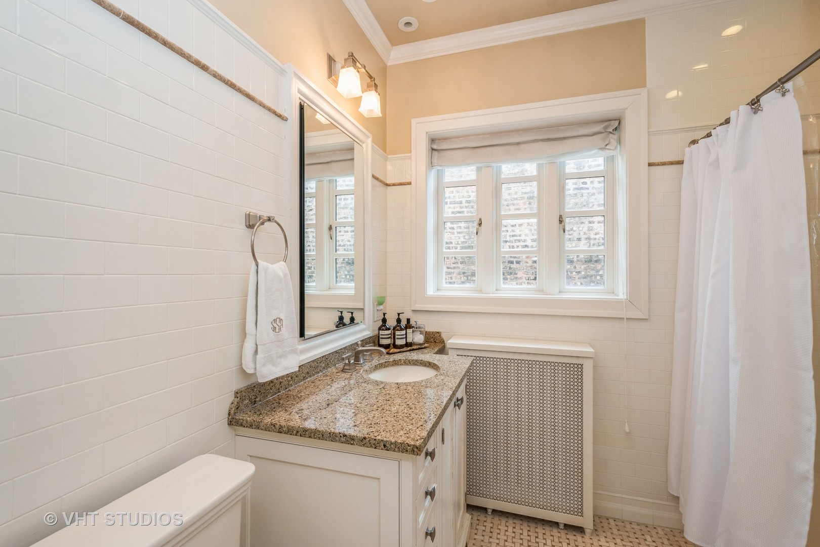 516 W Roscoe Street Unit: 3