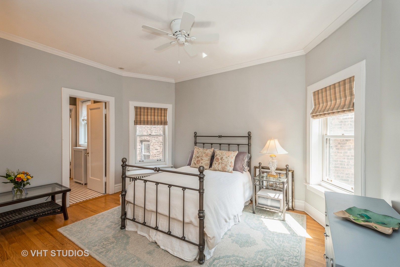 516 W Roscoe Street Unit: 3