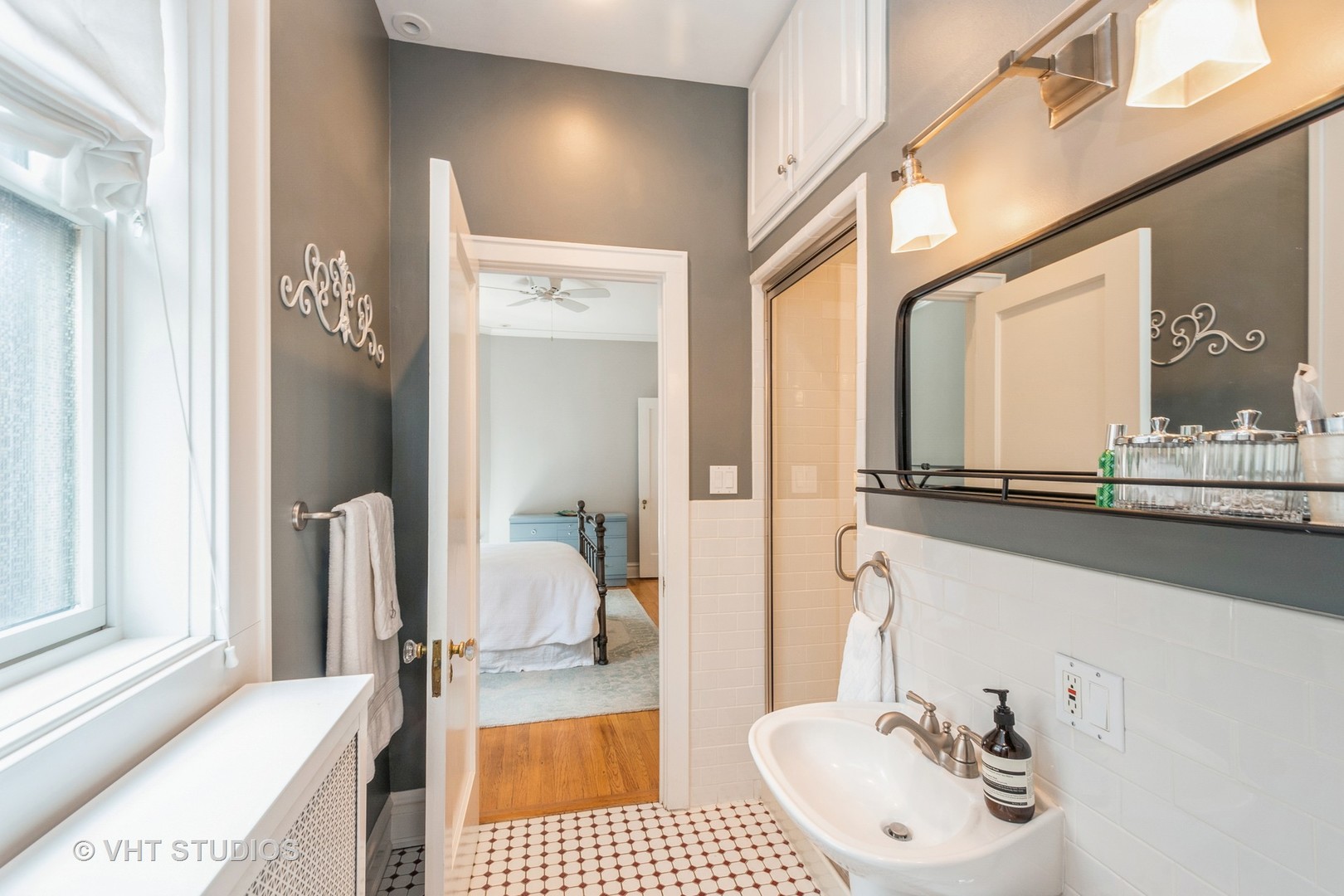 516 W Roscoe Street Unit: 3