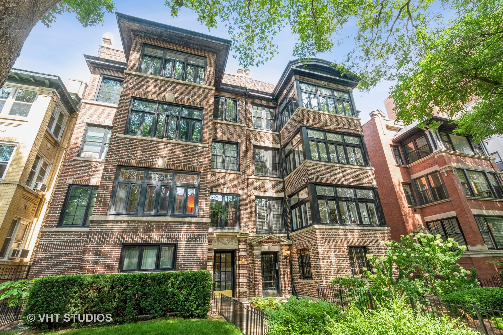 516 W Roscoe Street Unit: 3