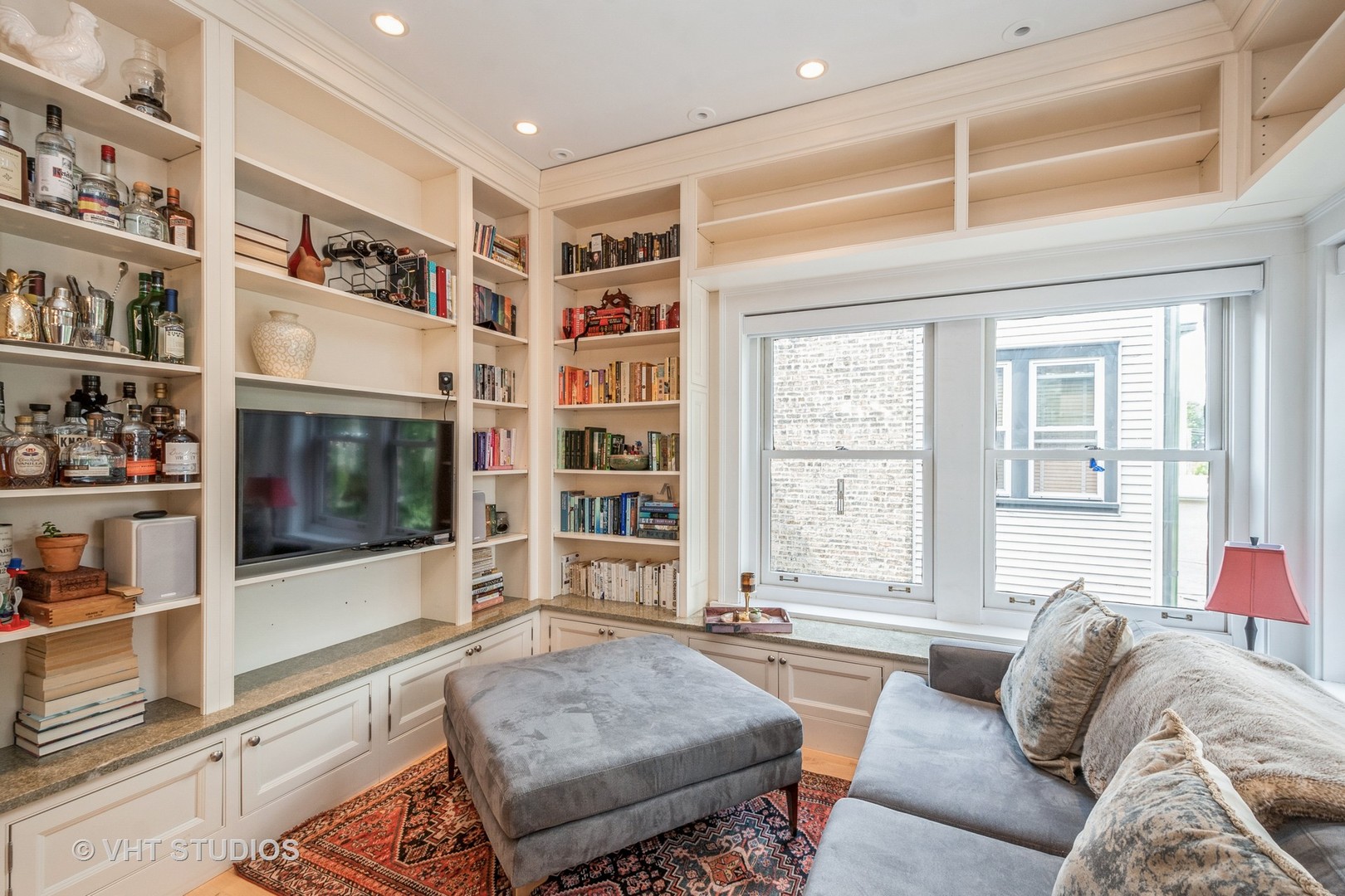 516 W Roscoe Street Unit: 3