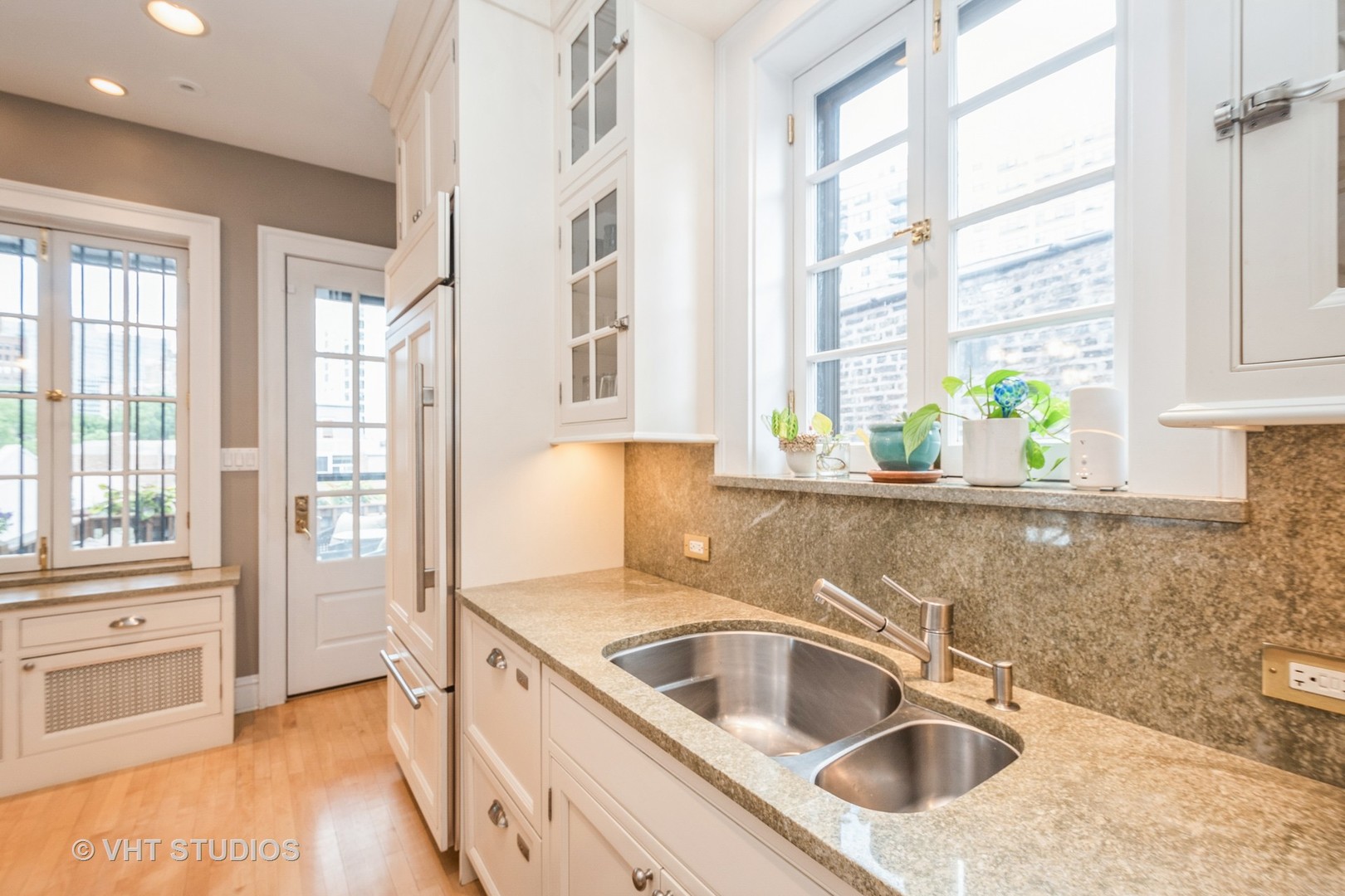 516 W Roscoe Street Unit: 3