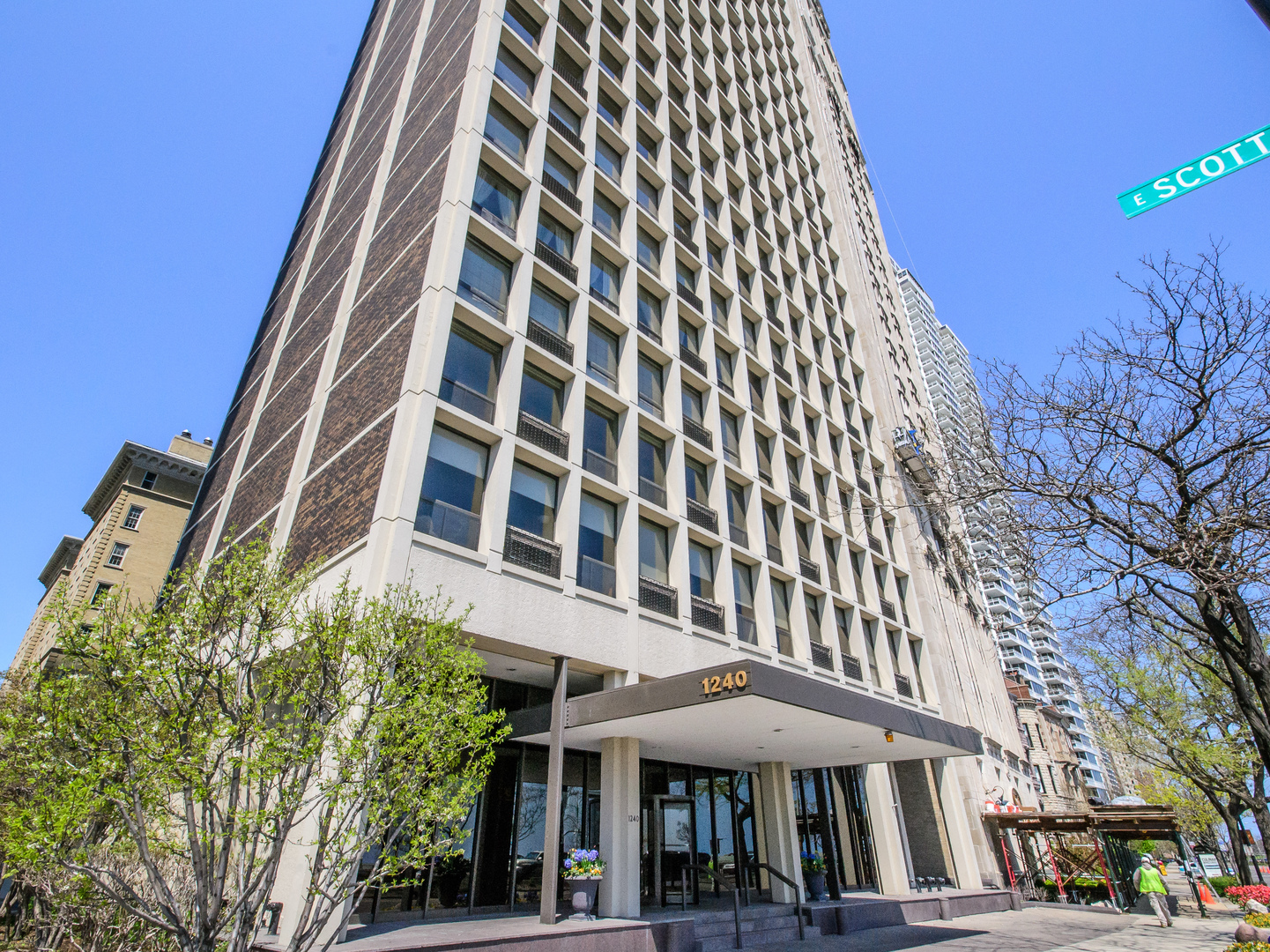 1240 N Lake Shore Drive Unit: 23B