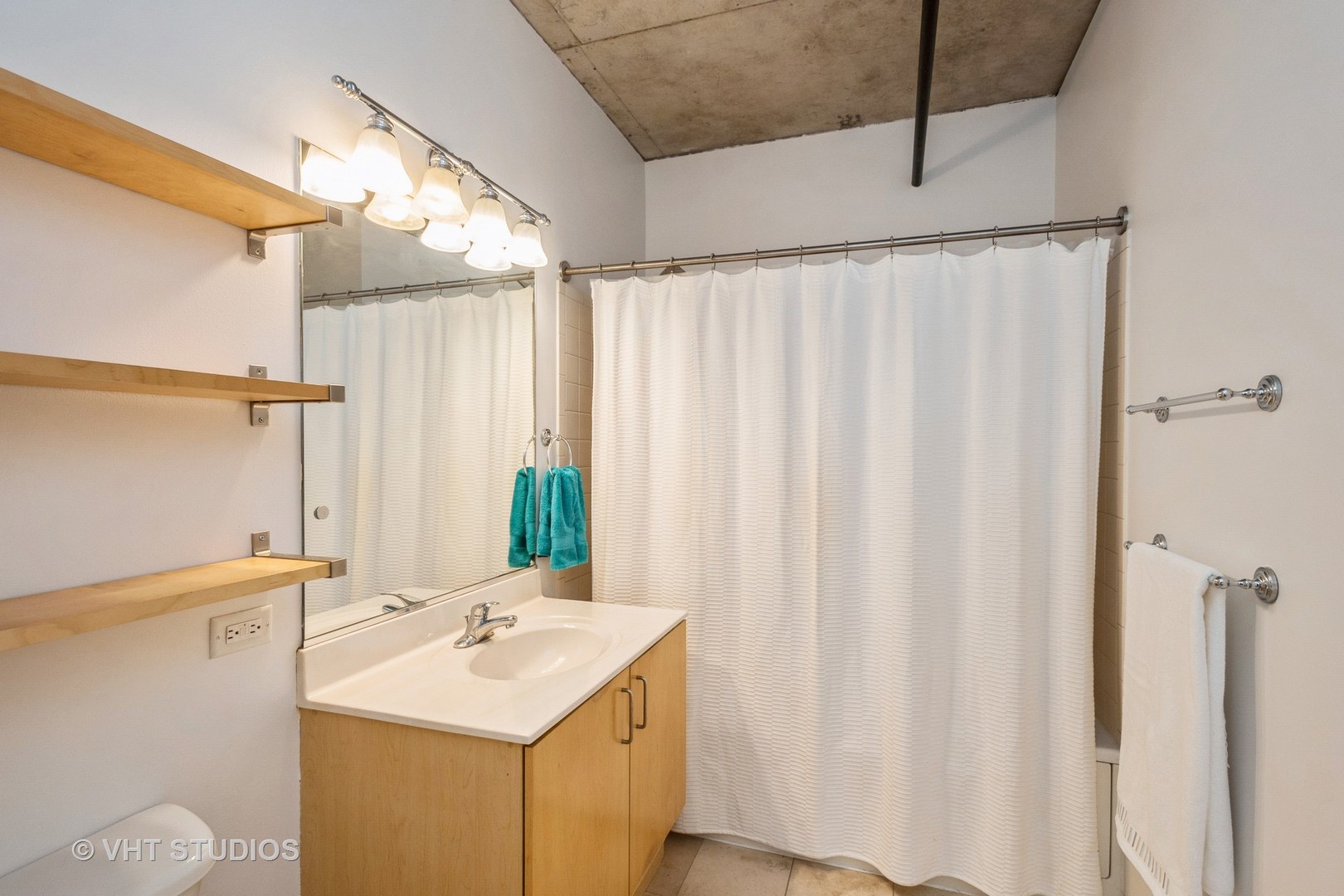 700 W Van Buren Street Unit: 703