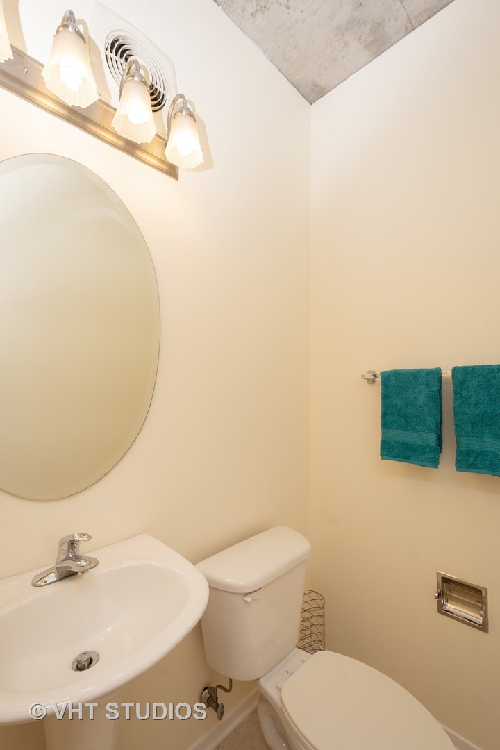 700 W Van Buren Street Unit: 703