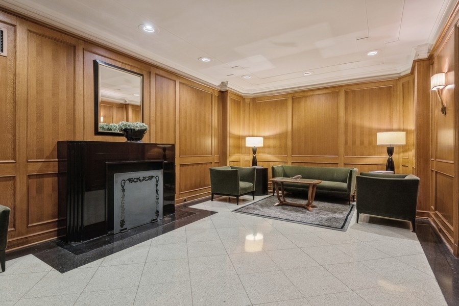 421 W Melrose Street Unit: 1B