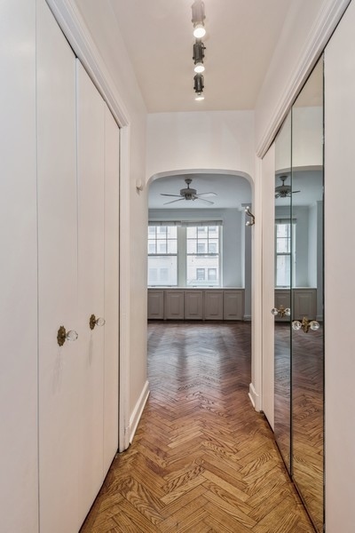 421 W Melrose Street Unit: 1B