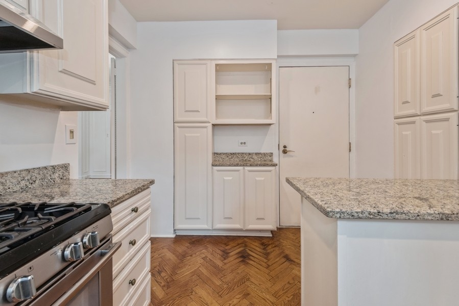421 W Melrose Street Unit: 1B