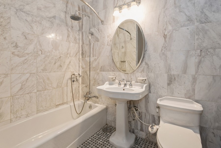 421 W Melrose Street Unit: 1B
