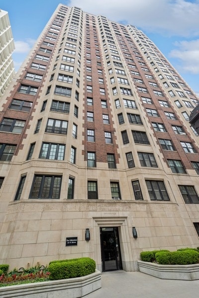 421 W Melrose Street Unit: 1B