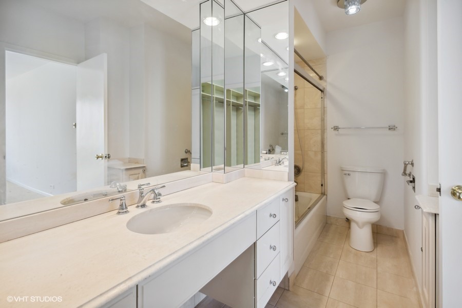 1300 N Lake Shore Drive Unit: 21D