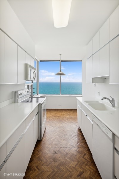 1300 N Lake Shore Drive Unit: 21D