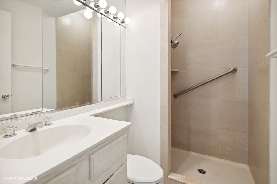1300 N Lake Shore Drive Unit: 21D
